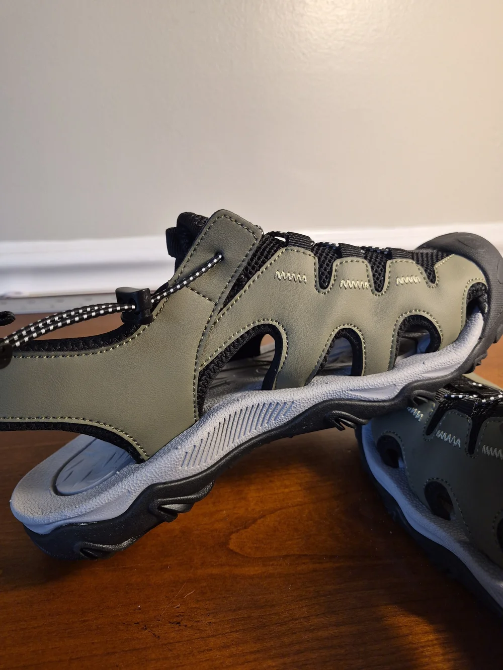 Men's Olive Green Sport Sandals with Black Accents Size 7